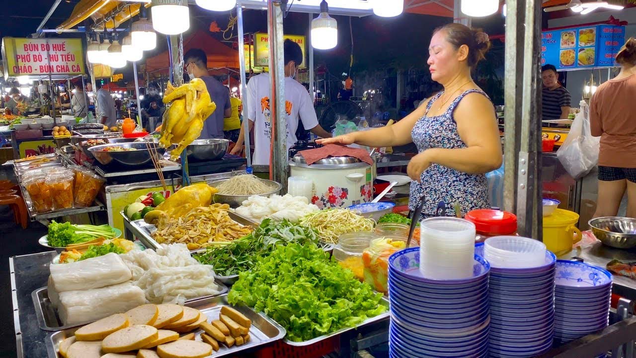 Da Nang Street Foods: Top 11 Specialties and Dining Spots